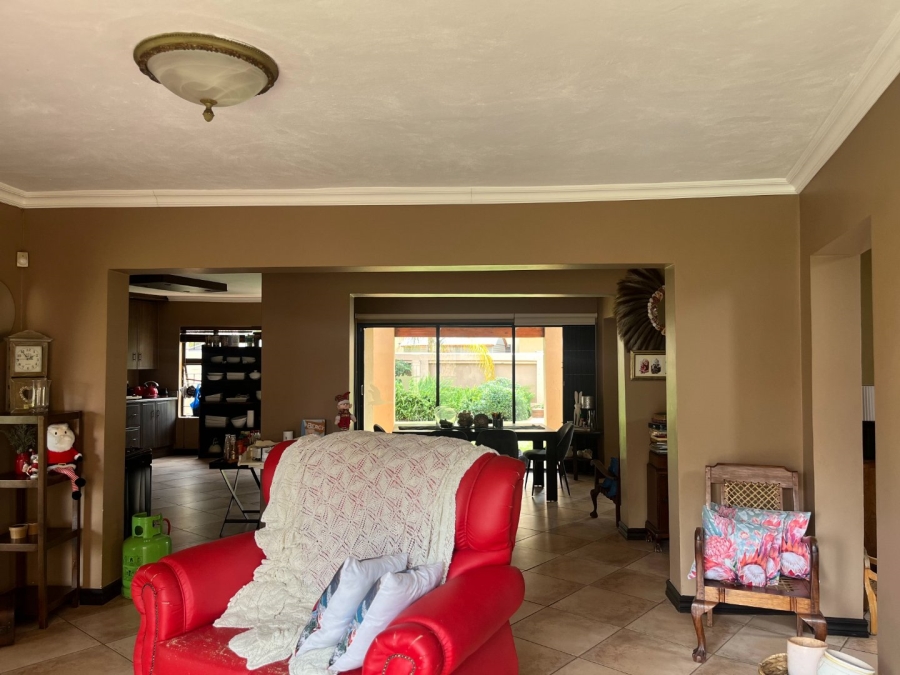 To Let 4 Bedroom Property for Rent in Melodie North West